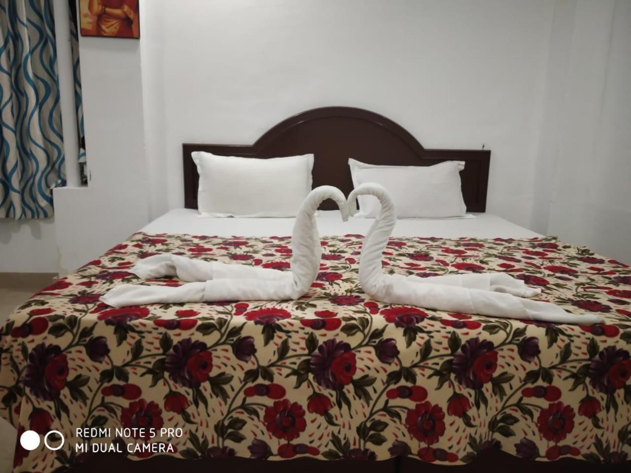 Vedha Beach Resort アーラップーザ県 エクステリア 写真