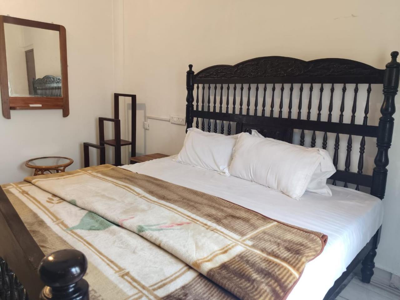 Vedha Beach Resort アーラップーザ県 エクステリア 写真
